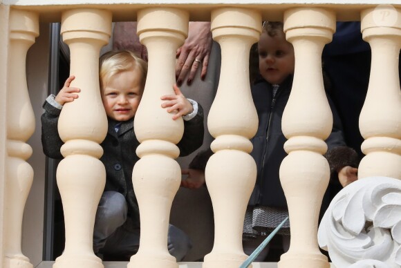 La princesse Charlene et le prince Albert II de Monaco au balcon du palais princier lors de la procession de la fête de sainte Dévote à Monaco le 27 janvier 2017. Le prince Jacques et la princesse Gabriella étaient avec eux. © Olivier Huitel / Pool restreint Monaco / Bestimage