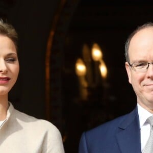 La princesse Charlene et le prince Albert II de Monaco au balcon du palais princier lors de la procession de la fête de sainte Dévote à Monaco le 27 janvier 2017. Le prince Jacques et la princesse Gabriella étaient avec eux. © Olivier Huitel / Pool restreint Monaco / Bestimage