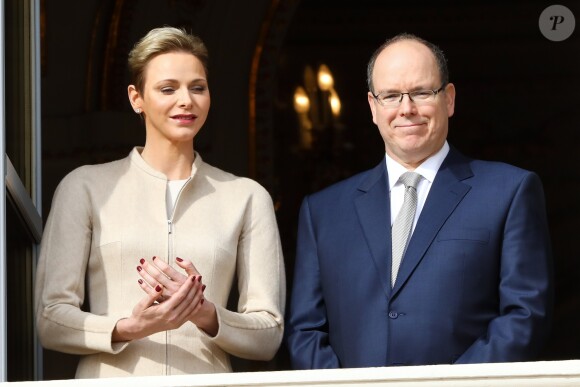 La princesse Charlene et le prince Albert II de Monaco au balcon du palais princier lors de la procession de la fête de sainte Dévote à Monaco le 27 janvier 2017. Le prince Jacques et la princesse Gabriella étaient avec eux. © Olivier Huitel / Pool restreint Monaco / Bestimage
