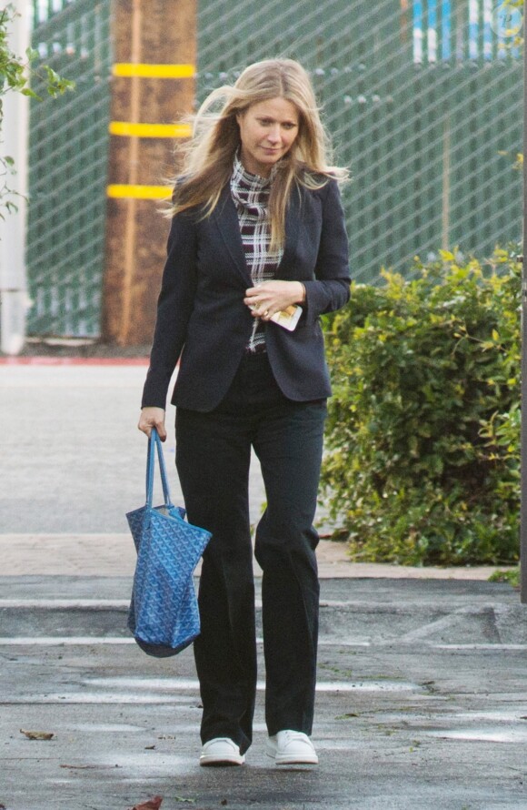 Exclusif - Gwyneth Paltrow les cheveux dans le vent pendant une journée à Los Angeles, le 22 janvier 2017.