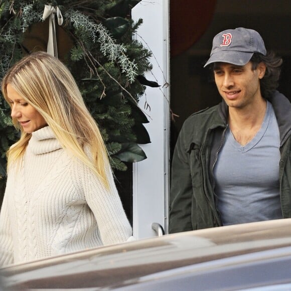Gwyneth Paltrow se balade avec son petit ami Brad Falchuk dans les rues de Los Angeles, le 10 décembre 2016