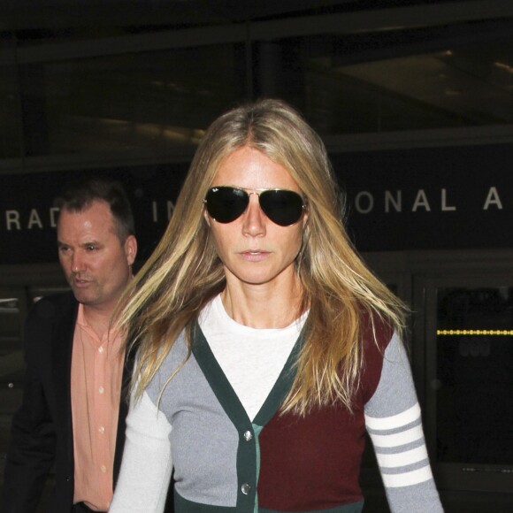 Gwyneth Paltrow arrive à l'aéroport de Los Angeles (LAX), le 27 octobre 2016. © CPA/Bestimage27/10/2016 - Los Angeles
