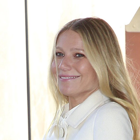 Gwyneth Paltrow quitte les studios CBS après un passage pour la promotion de son livre "It's All Easy" à New York le 13 avril 2016.
