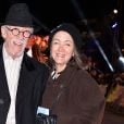 John Hurt et sa femme Anwen Rees-Myers lors de l'avant-première de The Revenant à Londres le 14 janvier 2016. L'acteur britannique, fameux pour ses rôles dans Midnight Express, Alien, Elephant Man ou encore Harry Potter, est mort le 25 janvier 2017 à son domicile dans le Norfolk, des suites d'un cancer du pancréas.