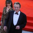  John Hurt et sa femme Anwen sur le tapis rouge de la Mostra de Venise le 5 septembre 2011. L'acteur britannique, fameux pour ses rôles dans Midnight Express, Alien, Elephant Man ou encore Harry Potter, est mort le 25 janvier 2017 à son domicile dans le Norfolk, des suites d'un cancer du pancréas. 