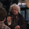 John Hurt incarnait Mr. Ollivander, le marchand de baguettes magiques, dans Harry Potter à l'école des sorciers (2001). L'acteur britannique, fameux pour ses rôles dans Midnight Express, Alien, Elephant Man ou encore Harry Potter, est mort le 25 janvier 2017 à son domicile dans le Norfolk, des suites d'un cancer du pancréas.