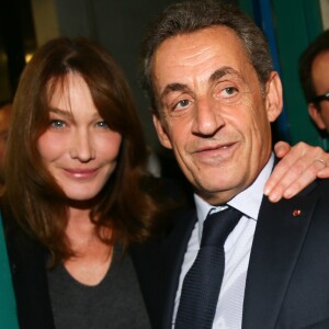 Carla Bruni-Sarkozy et son mari Nicolas Sarkozy - Carla Bruni-Sarkozy assiste au meeting de son mari Nicolas Sarkozy à Saint-Maur-des-Fossés le 14 novembre 2016.