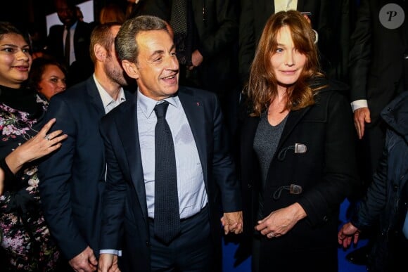 Carla Bruni-Sarkozy et son mari Nicolas Sarkozy - Carla Bruni-Sarkozy assiste au meeting de son mari Nicolas Sarkozy à Saint-Maur-des-Fossés le 14 novembre 2016.