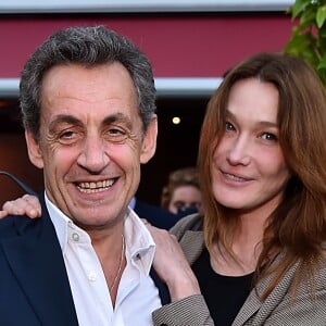 Nicolas Sarkozy et sa femme Carla Bruni-Sarkozy sont allés diner au restaurant "La Petite Maison" après avoir participé aux Journées d'études du Parti Populaire Européen à l'hôtel Méridien à Nice, le 1er juin 2016.