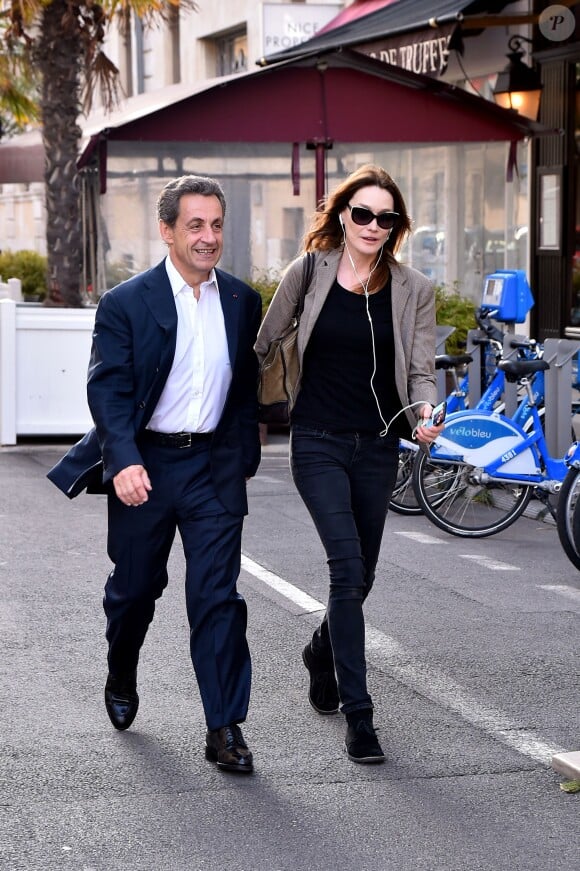 Nicolas Sarkozy et sa femme Carla Bruni-Sarkozy sont allés diner au restaurant "La Petite Maison" après avoir participé aux Journées d'études du Parti Populaire Européen à l'hôtel Méridien à Nice, le 1er juin 2016.