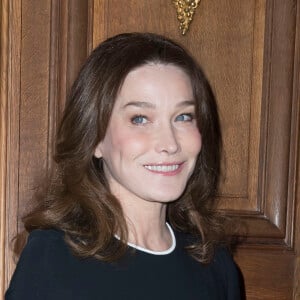 Carla Bruni-Sarkozy au photocall du défilé de mode Hommes Automne-Hiver 2017/2018 "Givenchy" à Paris le 20 janvier 2017.