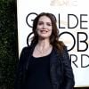 Saffron Burrows, enceinte, sur le tapis rouge des 74e Golden Globes à Los Angeles le 8 janvier 2017. L'actrice a accouché le 23 janvier d'une petite Daisy.