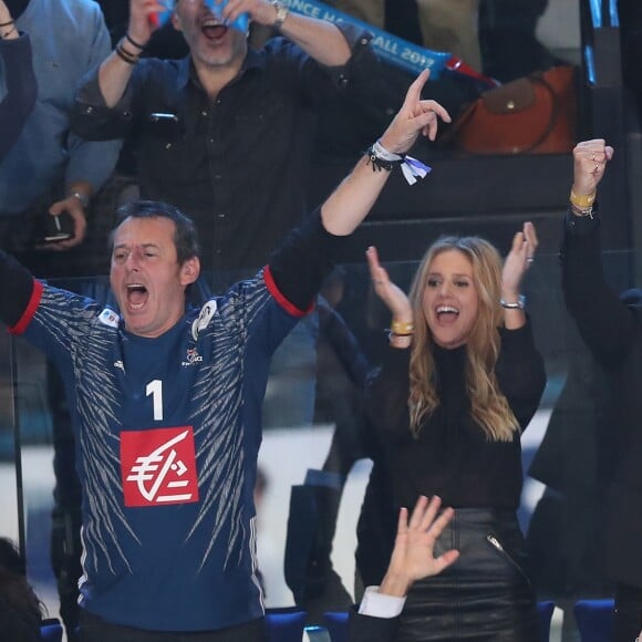 Patrick Bruel, Jean-Luc Reichmann et sa femme Nathalie, Pascal Obispo et sa femme Julie Hantson lors du match de finale du mondial de handball, France - Norvège à l'AccorHotels Arena à Paris, France, le 29 janvier 2017. La France remporte le match 33-26. L'équipe de France décroche son 6ème titre mondial. © Cyril Moreau/Bestimage