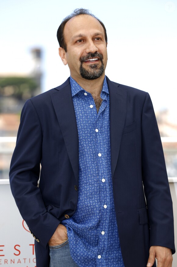 Le réalisateur Asghar Farhadi au photocall du film Forushande (The Salesman) au 69e festival international du film de Cannes le 21 mai 2016. © Future-Image via ZUMA Press / Bestimage