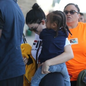 Kylie Jenner et King Cairo (fils de son compagnon Tyga et Blac Chyna) quittent le Costa Rica. Liberia, le 30 janvier 2017.