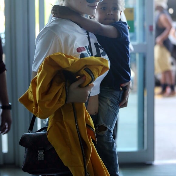 Kris Jenner, Kourtney, Kim Kardashian et leurs enfants, Khloé Kardashian, Kylie Jenner, Tyga et son fils King Cairo quittent le Costa Rica. Liberia, le 30 janvier 2017.