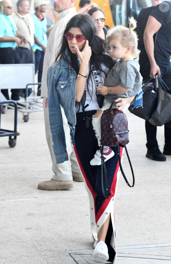 Kourtney Kardashian et son fils Reign Disick quittent le Costa Rica. Liberia, le 30 janvier 2017.