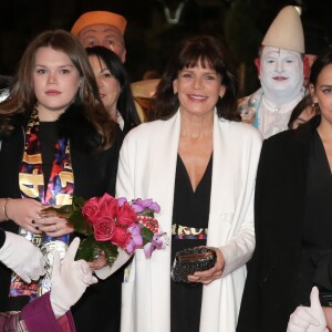 Stéphane Bern, la princesse Stéphanie de Monaco entre ses filles Pauline Ducruet et Camille Gottlieb - La famille princière de Monaco lors du 41ème Festival International du Cirque de Monte-Carlo, le 20 janvier 2017. © Pool/Frédéric Nebinger Monaco/Bestimage