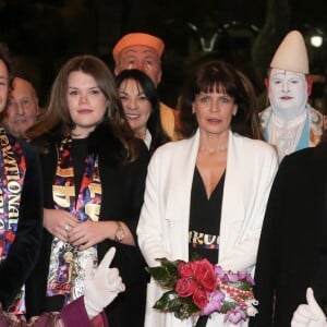 Stéphane Bern, la princesse Stéphanie de Monaco entre ses filles Pauline Ducruet et Camille Gottlieb - La famille princière de Monaco lors du 41ème Festival International du Cirque de Monte-Carlo, le 20 janvier 2017. © Pool/Frédéric Nebinger Monaco/Bestimage