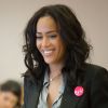 Exclusif - Amel Bent (Détail collier) lors de la lecture de la dictée ELA à des élèves de la classe de 6ème au Collège Pablo Neruda à Aulnay-sous-Bois, France, le 17 octobre 2016 lors de la campagne nationale " Mets tes baskets et bats la maladie à l'école ". Pour l'édition 2016, c'est Katherine Pancol, qui a rédigé un texte inédit dédié au combat des enfants d'ELA contre la maladie. © Cyril Moreau / Bestimage