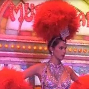 Iris Mittenaere apprend à porter son costume du Moulin-Rouge - "66 Minutes", dimanche 5 février 2017, M6