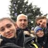 Thierry Omeyer en famille avec sa femme Laurence et leurs enfants Manon et Loris lors de Noël 2016, photo Facebook.