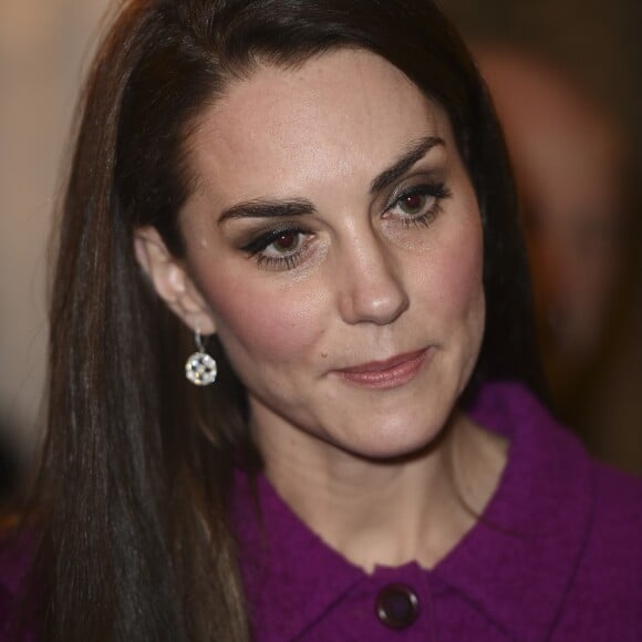 La duchesse Catherine de Cambridge et son mari le prince William avaient rendez-vous à Londres dans la soirée du 6 février 2017 avec des journalistes santé de la Guild of Health Writers à l'occasion d'une conférence sur le thème "L'épidémie d'anxiété", en lien avec l'action de leur campagne Heads Together en faveur de la santé mentale.