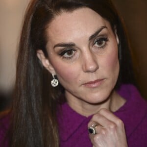 La duchesse Catherine de Cambridge et son mari le prince William avaient rendez-vous à Londres dans la soirée du 6 février 2017 avec des journalistes santé de la Guild of Health Writers à l'occasion d'une conférence sur le thème "L'épidémie d'anxiété", en lien avec l'action de leur campagne Heads Together en faveur de la santé mentale.