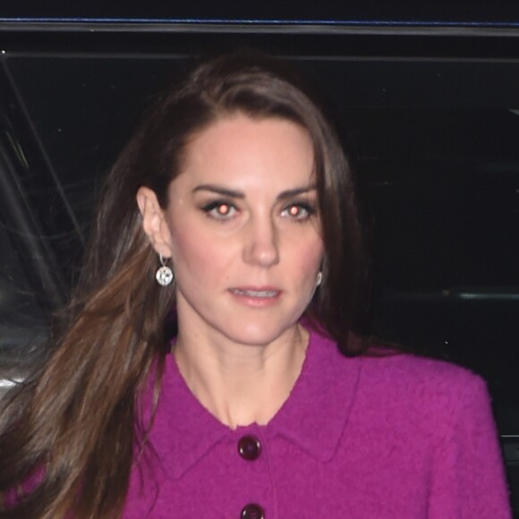 La duchesse Catherine de Cambridge et son mari le prince William avaient rendez-vous à Londres dans la soirée du 6 février 2017 avec des journalistes santé de la Guild of Health Writers à l'occasion d'une conférence sur le thème "L'épidémie d'anxiété", en lien avec l'action de leur campagne Heads Together en faveur de la santé mentale.