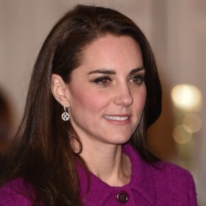 La duchesse Catherine de Cambridge et son mari le prince William avaient rendez-vous à Londres dans la soirée du 6 février 2017 avec des journalistes santé de la Guild of Health Writers à l'occasion d'une conférence sur le thème "L'épidémie d'anxiété", en lien avec l'action de leur campagne Heads Together en faveur de la santé mentale.