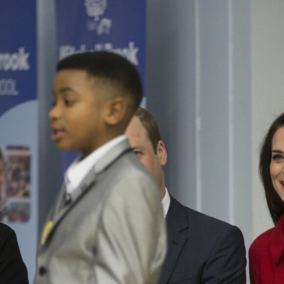 Le prince William et la duchesse Catherine de Cambridge lors de leur visite à l'école primaire Mitchell Brook à Londres le 6 février 2017 pour le lancement de la Semaine de la santé mentale des enfants.