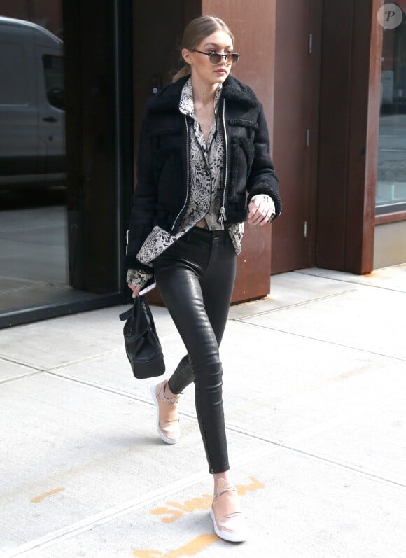 Gigi Hadid sort de chez elle à New York, le 1er février 2017.