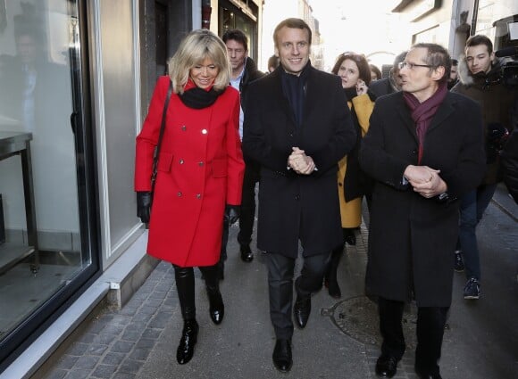 Emmanuel Macron (candidat à l'élection présidentielle 2017 et leader du mouvement "En Marche !") et sa femme Brigitte Macron (Trogneux) visitent le marché Saint-Pierre à Clermont-Ferrand, France, le 7 janvier 2017. © Patrick Bernard/Bestimage