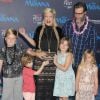 Tori Spelling enceinte avec son mari Dean McDermott et ses enfants Stella Doreen, Hattie Margaret, Liam Aaron et Finn Davey McDermott - Première du film "Moana" à Los Angeles le 14 novembre 2016.