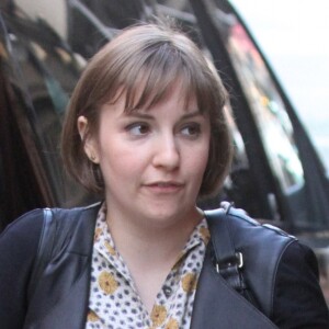 Lena Dunham va rendre visite à Taylor Swift à New York, le 14 avril 2014