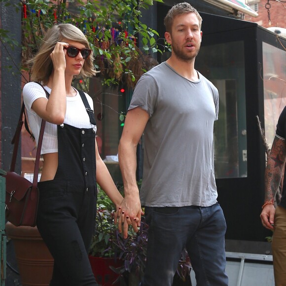 Taylor Swift et son petit-ami Calvin Harris sortent d'un restaurant à New York, le 28 mai 2015.