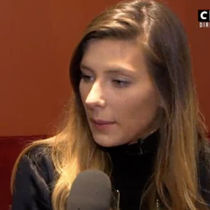 Camille Cerf dément avoir une relation amoureuse avec Iris Mittenaere dans "La Nouvelle édition" sur C8, le 9 février 2017.