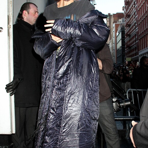 Kendall Jenner arrive au 11, Mercer St pour participer à une séance de dédicace pour V Magazine. New York, le 10 février 2017.