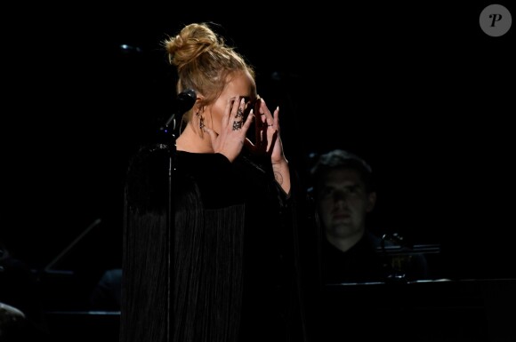 Adele à la 59ème soirée annuelle des Grammy Awards au Staples Center de Los Angeles, le 12 février 2017.