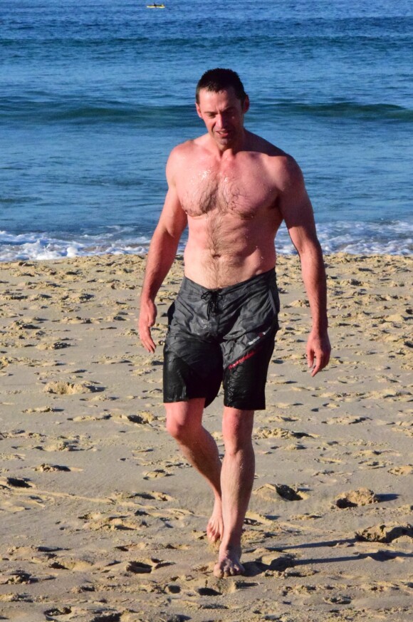 Hugh Jackman va se baigner de bon matin sur la plage de Bondi. Sydney, Australie, le 17 août 2016.