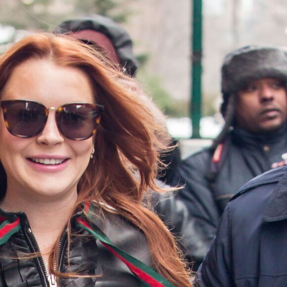 Lindsay Lohan habillée en Gucci de la tête aux pieds à la sortie de The View' à New York, le 13 février 2017