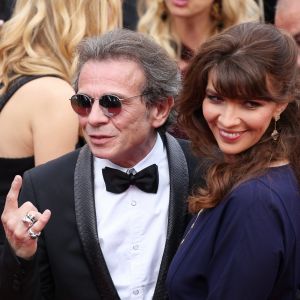 Philippe Manoeuvre et sa femme Candice de la Richardière (bijoux Van Cleef & Arpels) - Montée des marches du film "Mad Max : Fury Road" lors du 68e Festival International du Film de Cannes, le 14 mai 2015.