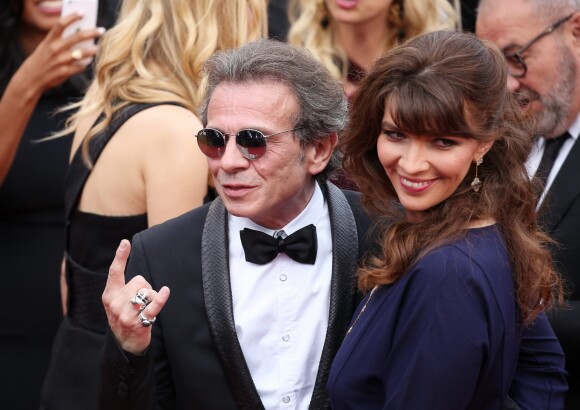 Philippe Manoeuvre et sa femme Candice de la Richardière (bijoux Van Cleef & Arpels) - Montée des marches du film "Mad Max : Fury Road" lors du 68e Festival International du Film de Cannes, le 14 mai 2015.