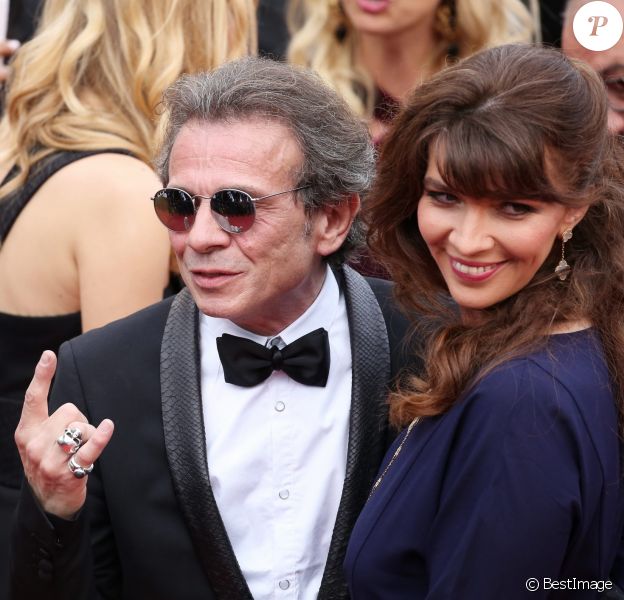 Philippe Manoeuvre et sa femme Candice de la Richardière (bijoux Van Cleef &amp; Arpels) - Montée des marches du film "Mad Max : Fury Road" lors du 68e Festival International du Film de Cannes, le 14 mai 2015.