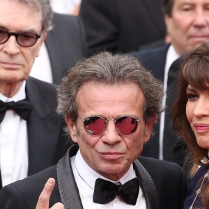 Philippe Manoeuvre et sa femme Candice de la Richardière (bijoux Van Cleef & Arpels) - Montée des marches du film "Mad Max : Fury Road" lors du 68e Festival International du Film de Cannes, à Cannes le 14 mai 2015.