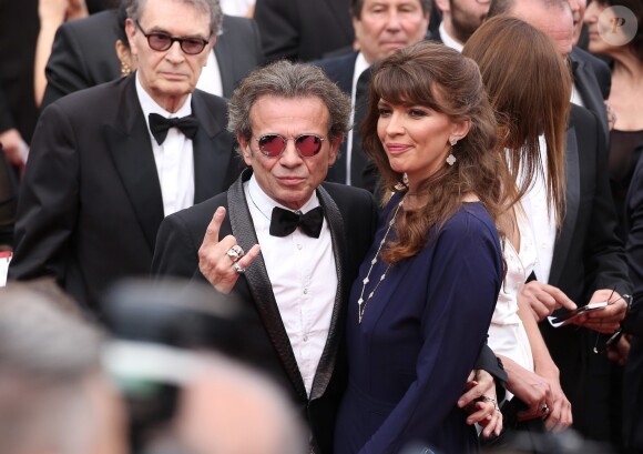 Philippe Manoeuvre et sa femme Candice de la Richardière (bijoux Van Cleef & Arpels) - Montée des marches du film "Mad Max : Fury Road" lors du 68e Festival International du Film de Cannes, à Cannes le 14 mai 2015.