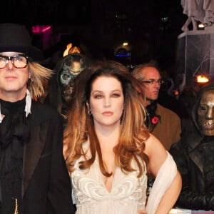 Lisa Marie Presley et Michael Lockwood à la première du film "Harry Potter et les reliques de la mort" à Londres le 11 novembre 2010