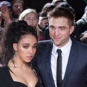 Robert Pattinson et sa compagne FKA Twigs à la première de "The Lost City of Z" à Londres, le 16 février 2017.