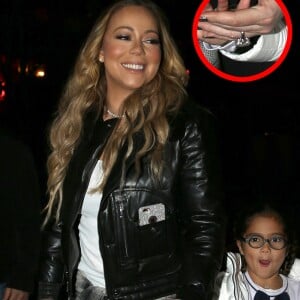 Exclusif - Prix Spécial - No Web - Monroe Cannon - Mariah Carey achète des yaourts glacés avec ses enfants et son compagnon B.Tanaka à Los Angeles le 25 janvier 2017. Elle porte toujours à l'annulaire la bague de fiançailles de son ancien compagnon ; Un diamant de 35 carats.  Singer Mariah Carey was spotted taking her two kids Moroccan and Monroe Cannon out with her boyfriend B.Tanaka to get frozen yogurt in Los Angeles, California on January 26, 2017. Mariah still proudly flashed her 35-Carat diamond engagement ring from ex-fiance J.Packer25/01/2017 - Los Angeles