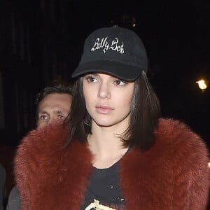 Kendall Jenner va dîner au restaurant Sexy Fish de Londres le 18 février 2017.